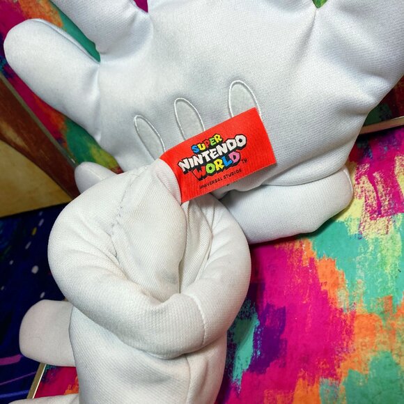 NINTENDO x UNIVERSAL STUDIOS SUPER MARIO GLOVES LIMITED SUPER NINTENDO WORLD - Picture 6 of 10